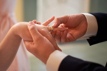 Obraz na płótnie Canvas wedding, dressing wedding ring