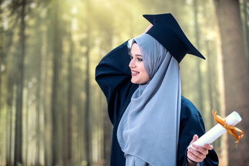proud pretty muslim girl graduation - obrazy, fototapety, plakaty