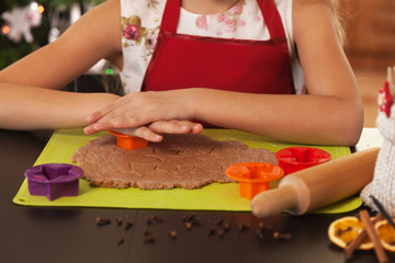 Obraz na płótnie Canvas Child hands making christmas cookies - cutting dough