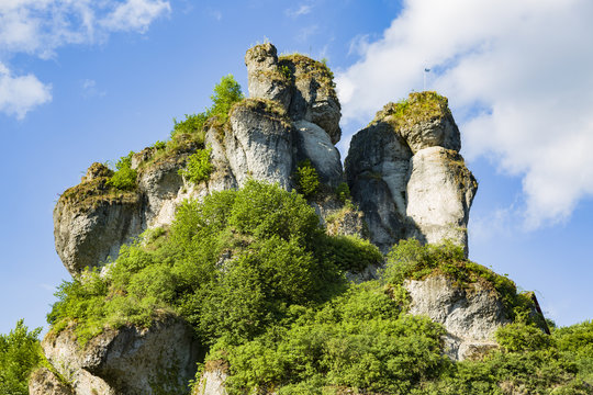 Felsen aus Jurazeit in Fränkische Schweiz