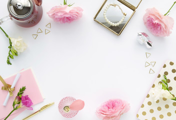 Fototapeta na wymiar Ligh pink & gold desk scene - feminine background with white space.