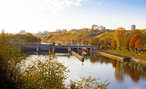 Aussicht von der Burg Hofen auf den Neckar - Suttgart, Baden W&uuml;rttemberg