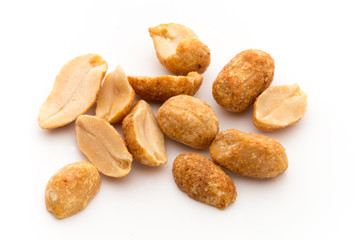 Obraz premium Peeled peanuts on the isolated background.