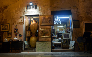 Antiquari Anticuario Antiquario Antiquaire Antiquar Antiquaar Lecce Antiquariato Tienda de...