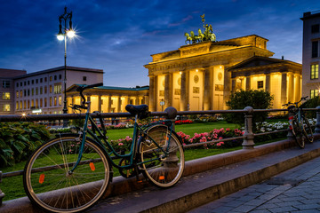 BERLIN, GERMANY - SEPTEMBER 23, 2015: Famous Brandenburger Tor (Porta di Brandeburgo), Germany © robertonencini