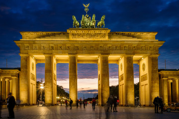 BERLIN, GERMANY - SEPTEMBER 23, 2015: Famous Brandenburger Tor (Porta di Brandeburgo), Germany © robertonencini