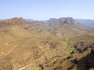 Fototapeta na wymiar Montañas en la Isla De las Palmas de Gran Canaria, con el nombre de Degoyada de las Yeguas