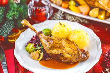 Weihnachtsgans knusprig gebraten (ente)