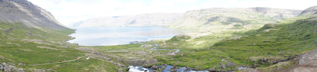 Landschaft rund um den Dynjandi-Wasserfall in den Westfjorden, Island