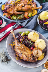 Weihnachtsgans knusprig gebraten (ente)