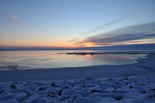 Eisschollen im Sonnenuntergang, Ostsee