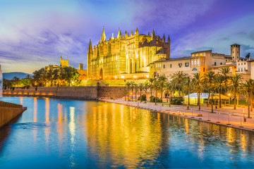 The gothic Cathedral and medieval La Seu in Palma de Mallorca islands, Spain - obrazy, fototapety, plakaty