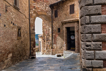 Obraz premium Entrance to Montepulciano