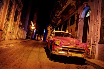 Papier Peint photo Lavable Havana La Havane Vintage Car sur la route à La Havane