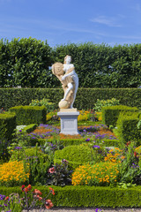 Fototapeta na wymiar Schlosspark der Herrenhäuser Gärten, ( Niederdeutscher Blumengarten )