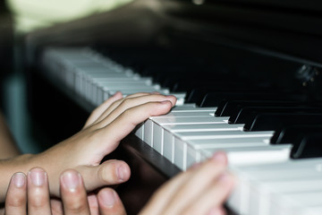 Fototapeta premium kid hands learning to play piano