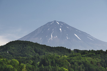初夏の富士山のアップ