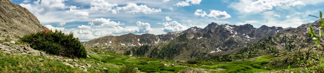 Fototapeta na wymiar Rocky Mountain Landscape - Panorama