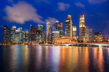 Fototapeta na wymiar Singapore - December 1, 2016 : Marina Bay and Financial district with skyscrapers office business building.