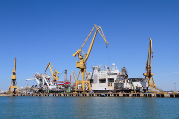 port cranes in the harbour of cadiz, spain © Luis Angel Garcia