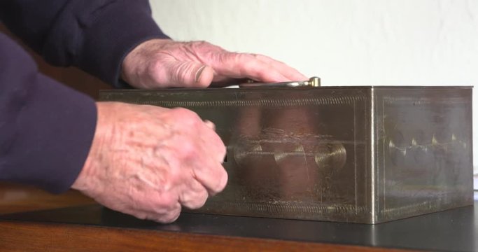 close the lid of a safe deposit box and lock it with a key