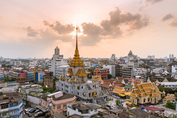 Naklejka premium Bangkok Thailand: May 21, 2017 - Wat Trimitre, largest golden Buddha sculpture in the world is at this temple.