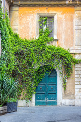 Fototapeta na wymiar Street view of the door in Rome.