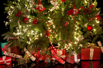 Crackers and gifts under the christmas tree