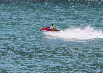 Катание на гидроцикле (аквабайке, водном мотоцикле).