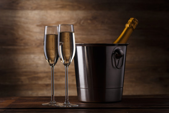 Image of two wine glasses with wine, iron bucket