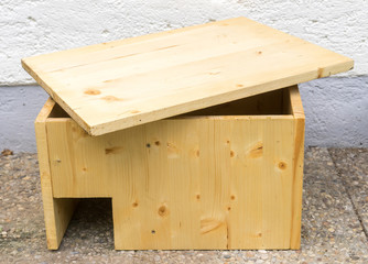 Do it yourself hedgehog shelter with open roof
