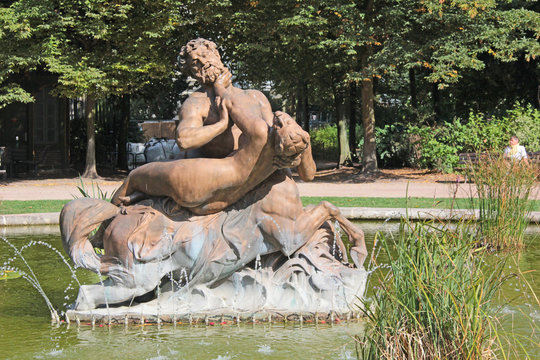 le centaure Nessus enlevant D&eacute;janire