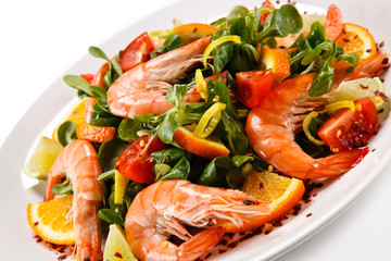 Shrimps with salad