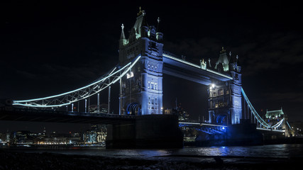 Obraz premium Night view to the Tower Bridge, LONDON, ENGLAND