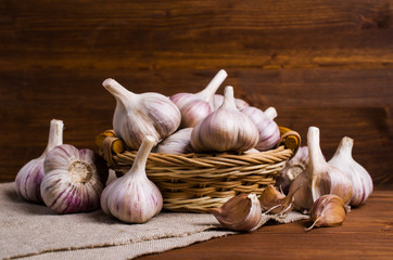 Raw garlic cloves