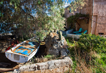 marodes Fischerboot in Chania, Kreta