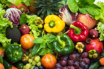 Papier Peint photo Lavable Légumes Fruits et légumes frais tropicaux bio après lavage, Arrangement différents légumes bio pour manger sainement et suivre un régime