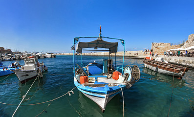 Obraz premium Fischerboote im alten Venezianischen Hafen von Chania, Kreta