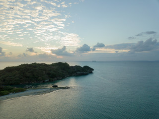 空から見た夕刻の北名城ビーチ