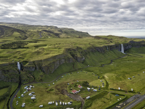 Wasserfall Seljalandsfoss und Gljufrabui in Island