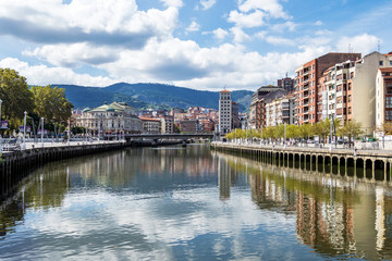Obraz premium Spanien - Baskenland - Bilbao - Rio Nervion