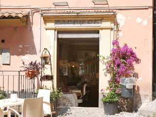 Fototapeta na wymiar Sanremo - antica bottega da Barbiere