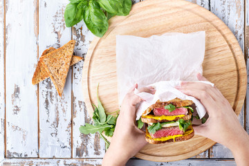 Club sandwich with steak