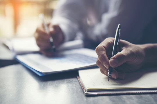 Business people are recording ideas during a meeting with a consultant.