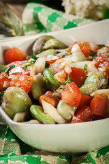 Broad bean salad with tomatoes, onion and olive