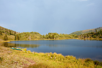 Fototapeta na wymiar Tranquil mountain lake with reflections