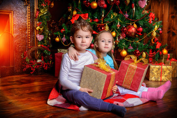Fototapeta na wymiar children with gifts