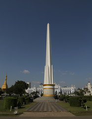 Obraz premium Monumento de la Independencia, Jardín Maha Bandoola en Yangon, Myanmar