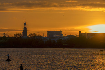 Fototapeta premium sunset panorama over the lake Alster into the city of Hamburg Germany