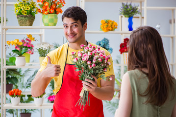 Fototapeta na wymiar Florist selling flowers in a flower shop